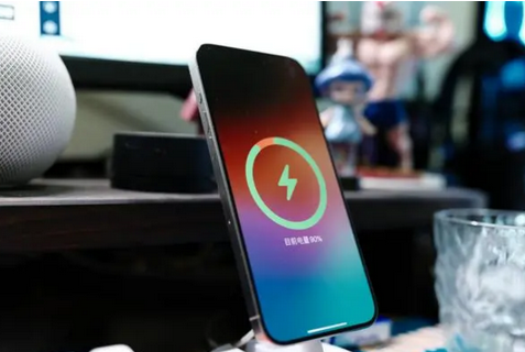 抚远苹果15换屏服务分享用什么充电器给iPhone15充电更好 
